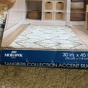 Cream Geometric Accent Rug by Mohawk 30in x45in